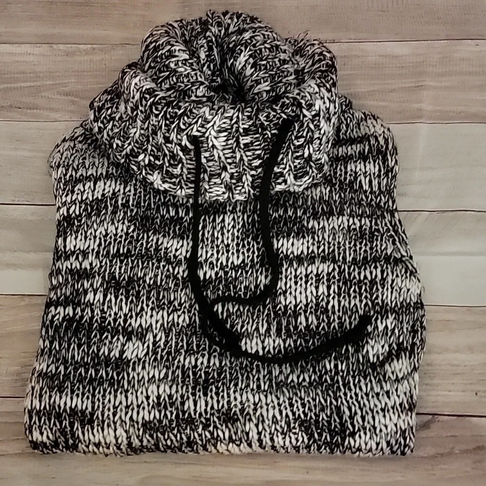 No Bounderies Cowlneck  Sweater Size M 7-9